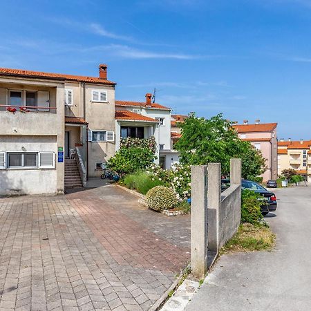 Nice Apartment In Pula With Kitchen 외부 사진