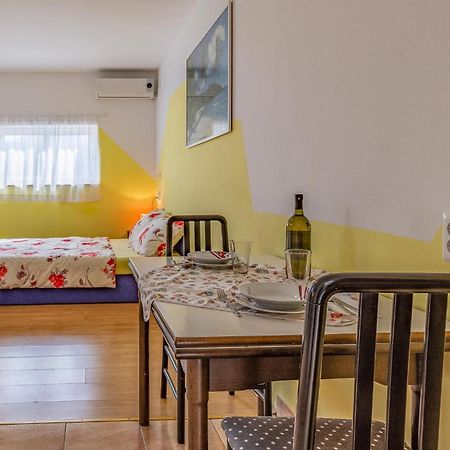 Nice Apartment In Pula With Kitchen 외부 사진