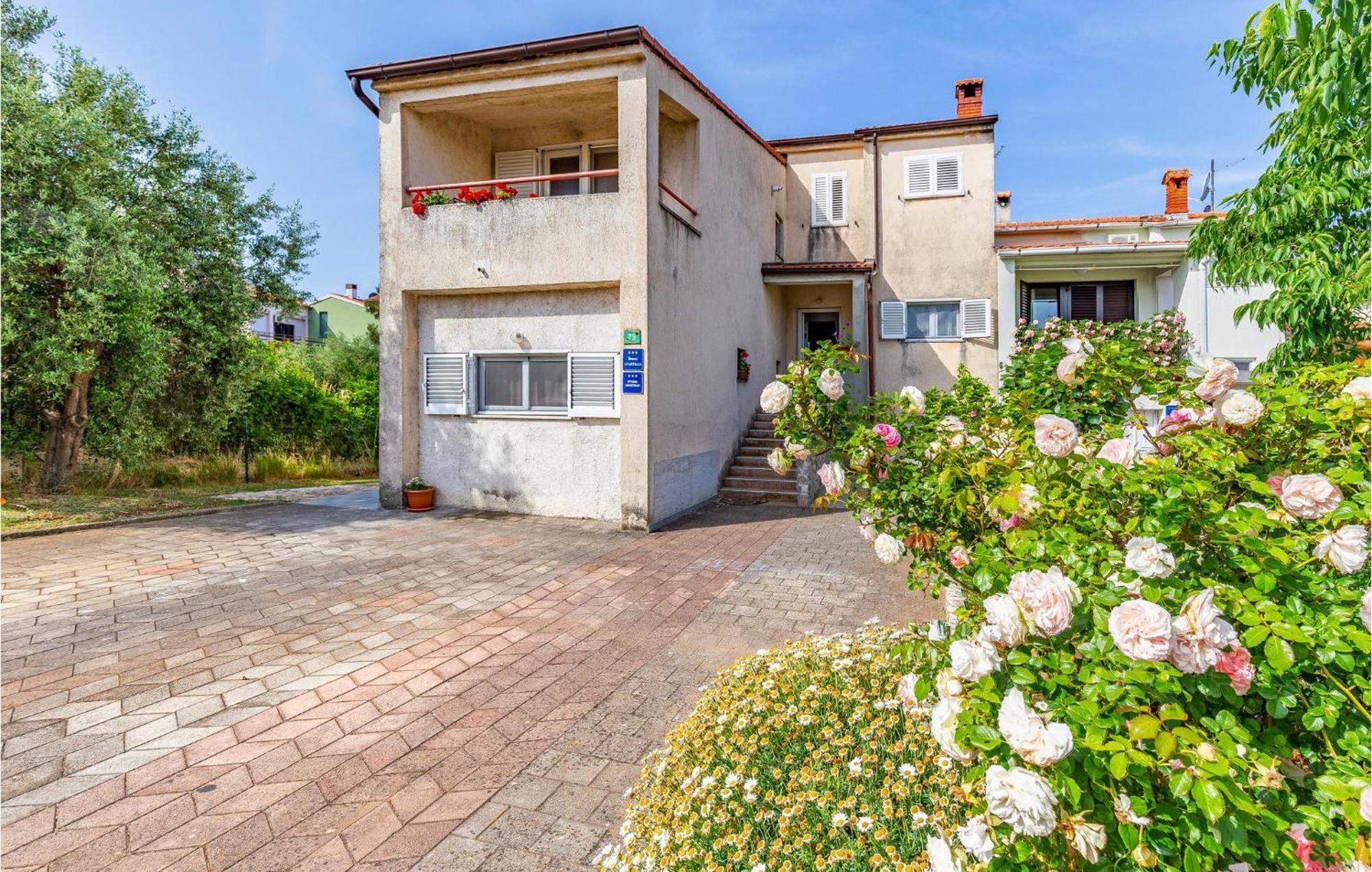 Nice Apartment In Pula With Kitchen 외부 사진
