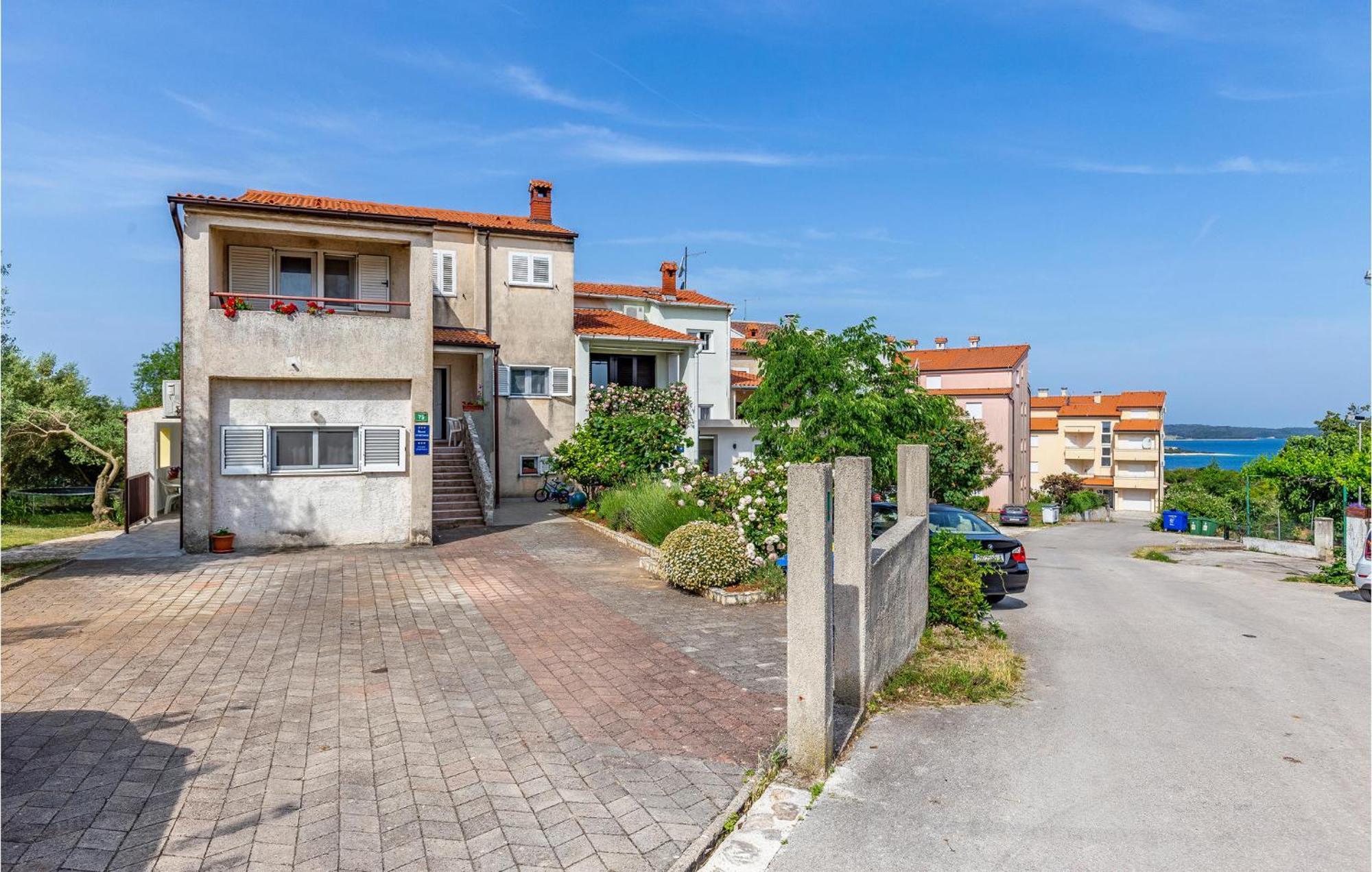 Nice Apartment In Pula With Kitchen 외부 사진