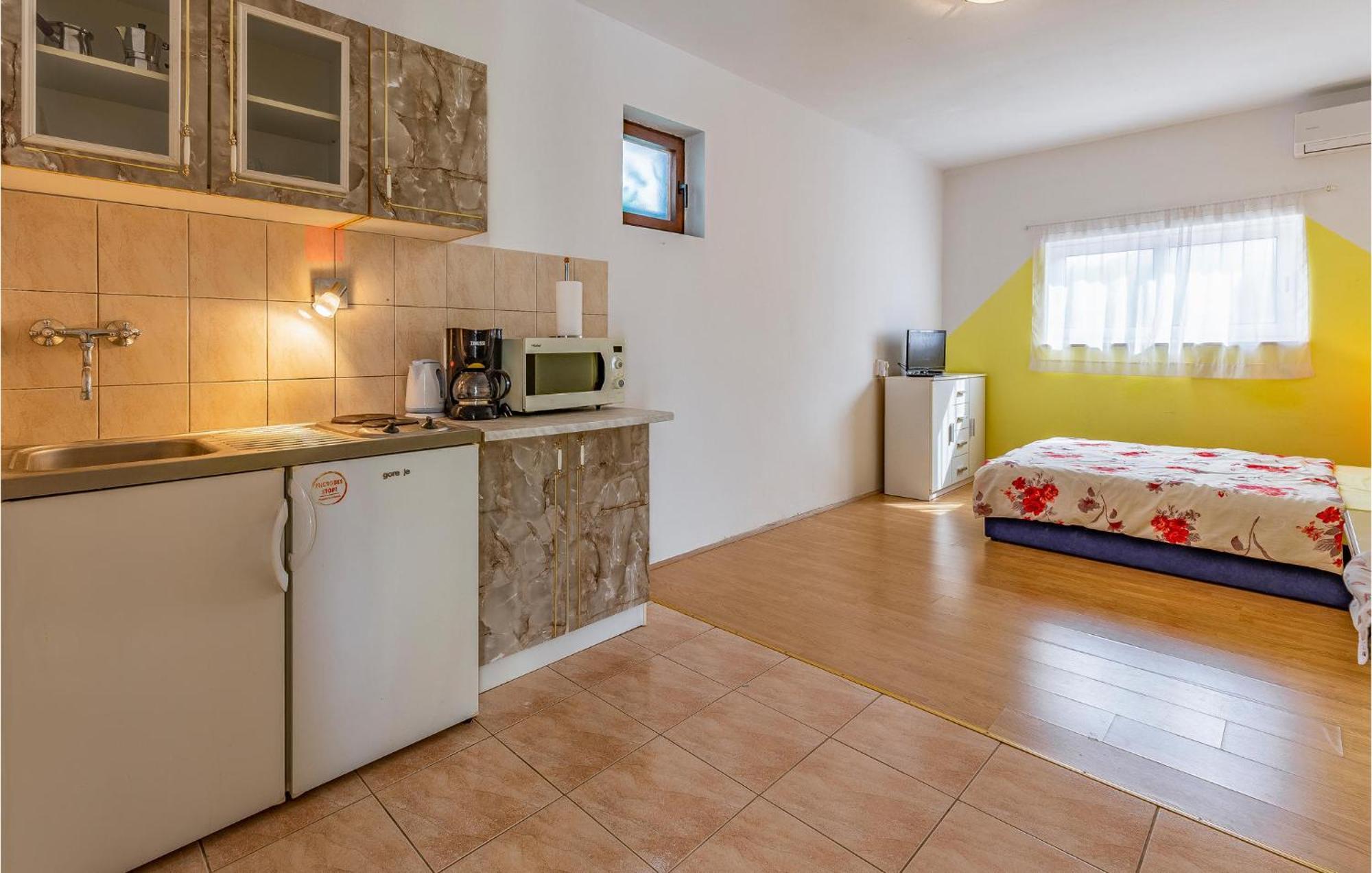 Nice Apartment In Pula With Kitchen 외부 사진